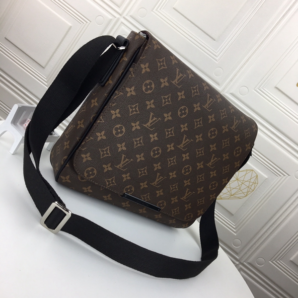 ルイヴィトンバッグ背面デザイン